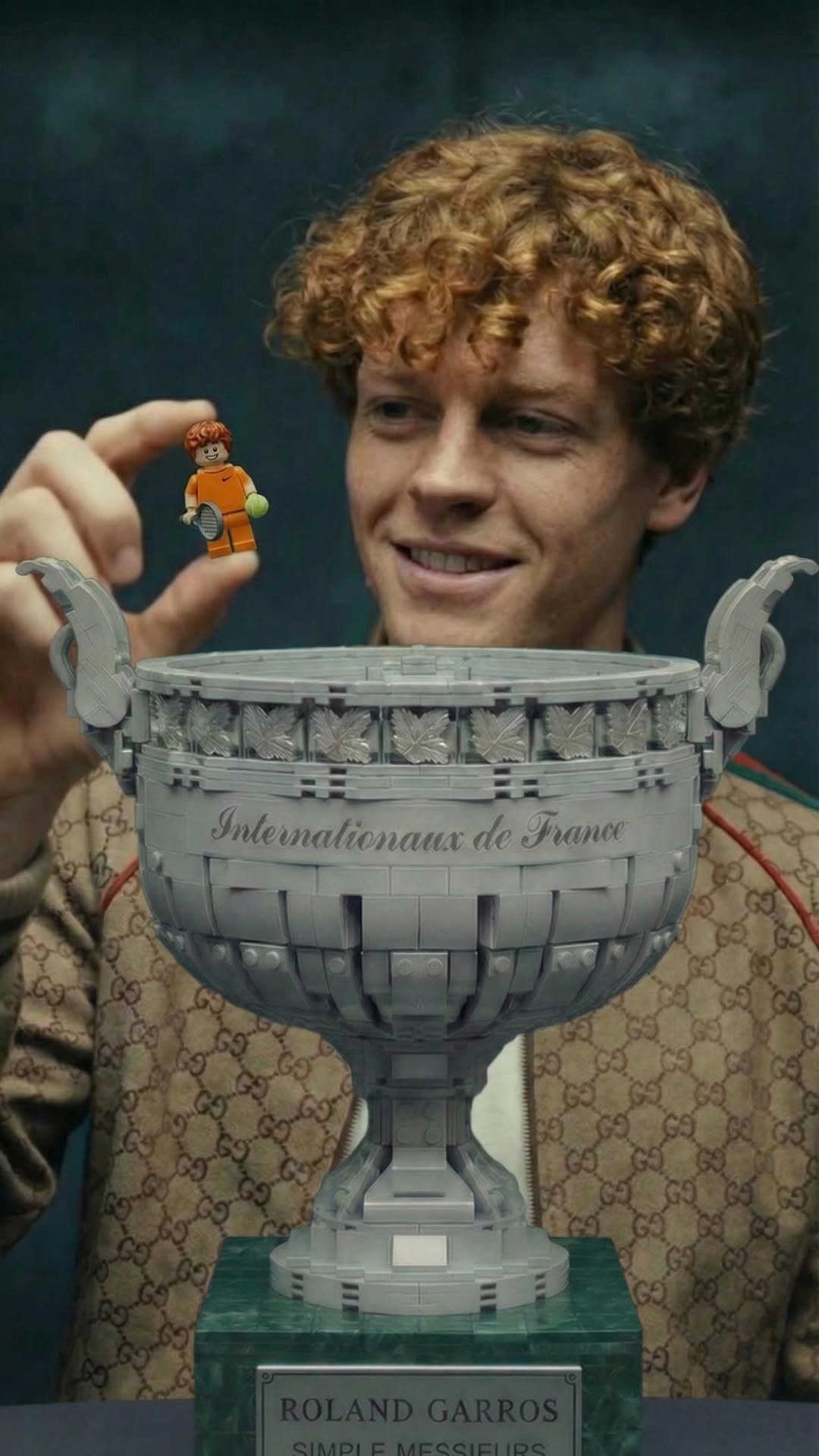 Everyone wants a piece 👀 Roland-Garros edition 🧱